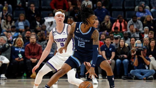 Grizzlies guard Ja Morant dribbles the ball.